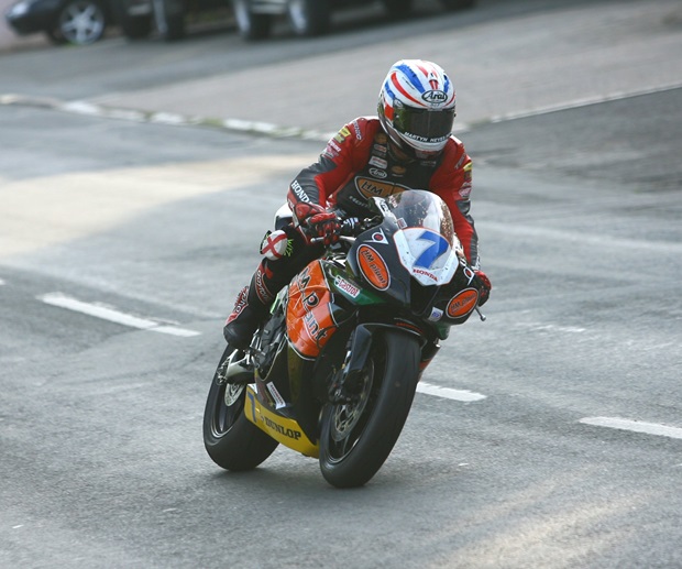 Steve Plater during Tueday's practice at the 2009 Isle of Man TT (Mark Walters)